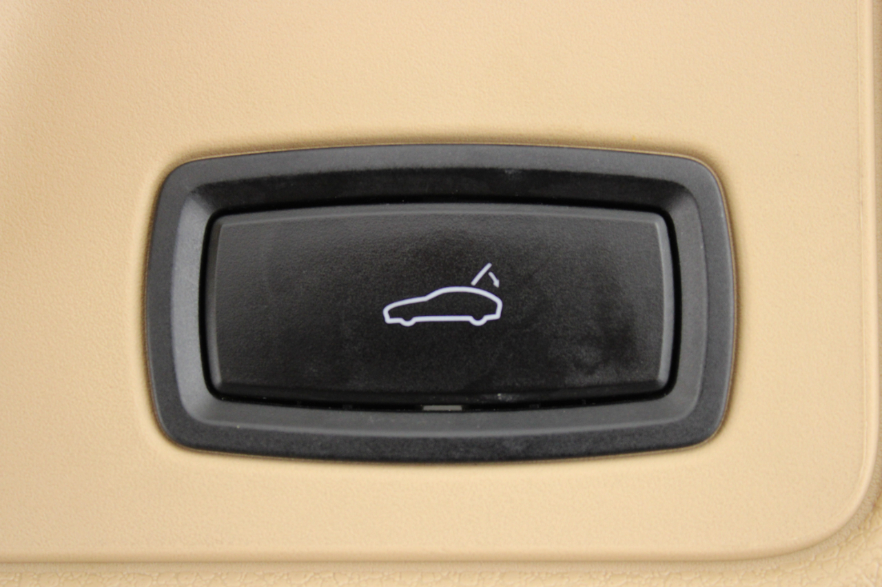 Porsche Panamera 4dr HB 2016