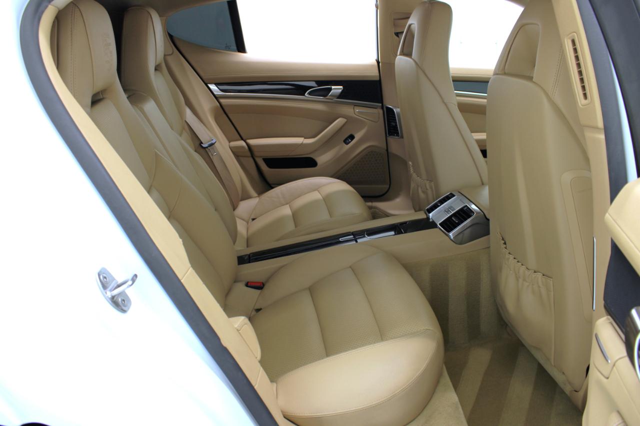 Porsche Panamera 4dr HB 2016