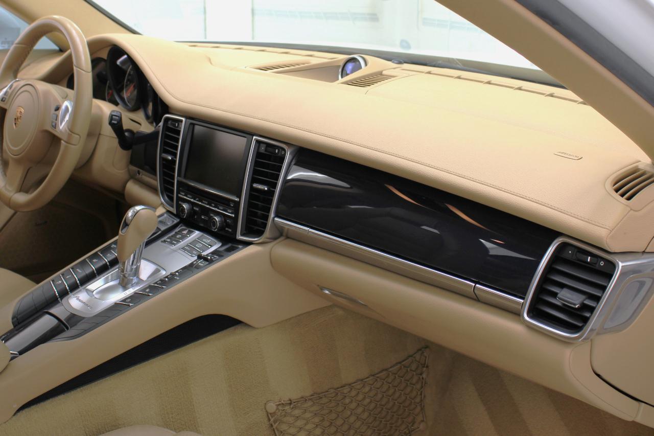 Porsche Panamera 4dr HB 2016