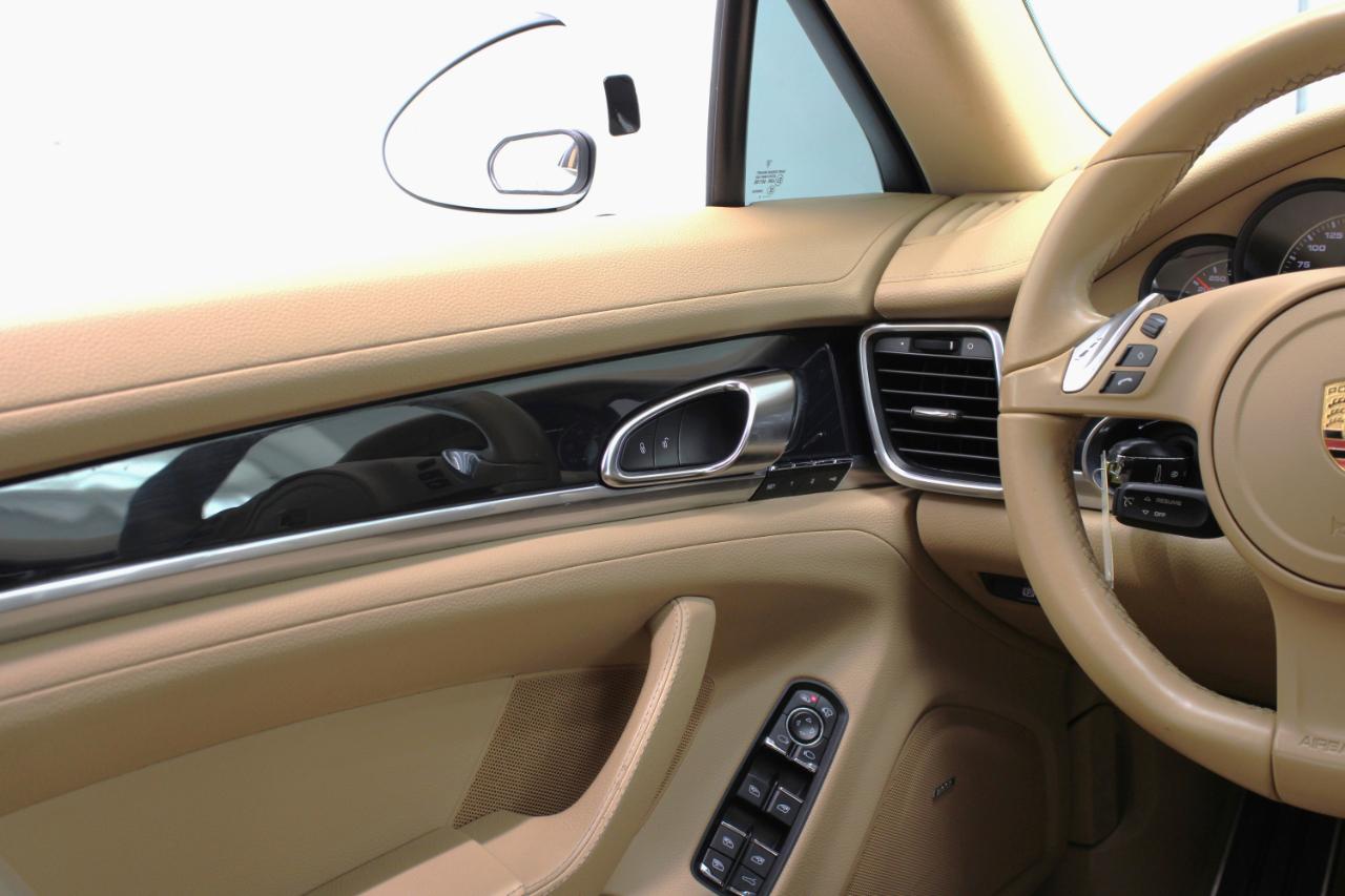 Porsche Panamera 4dr HB 2016
