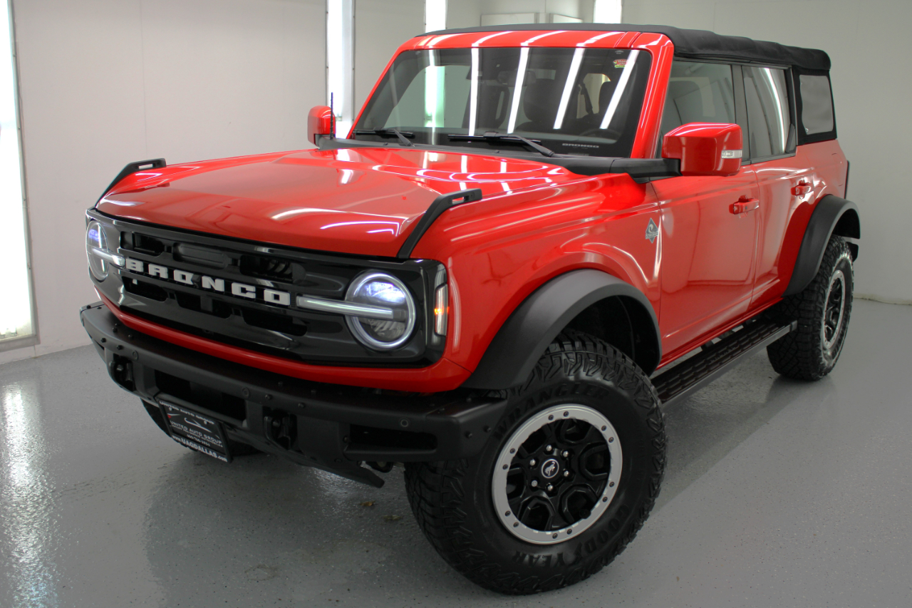 2021 Ford Bronco Outer Banks photo 2