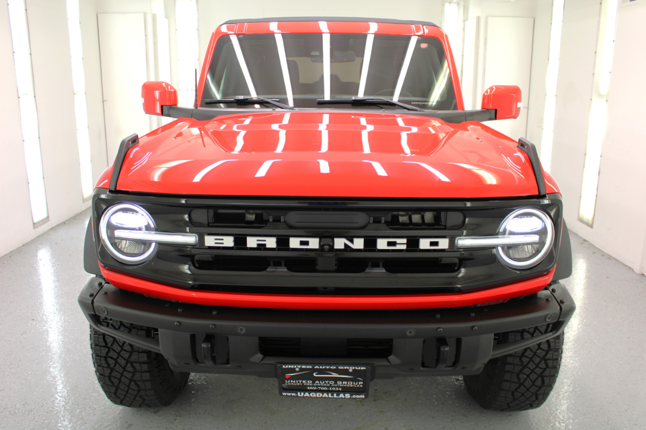 2021 Ford Bronco Outer Banks photo 3