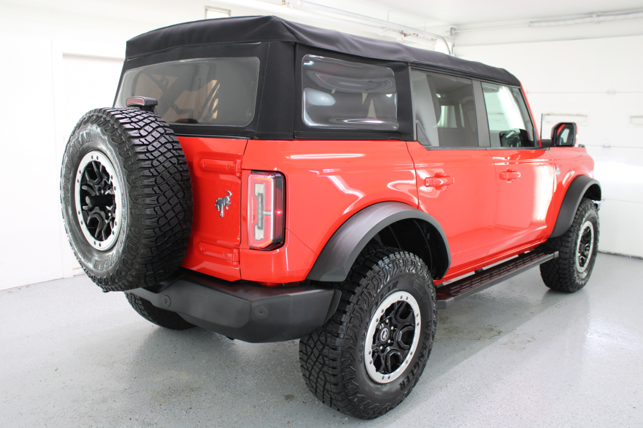 2021 Ford Bronco Outer Banks photo 9
