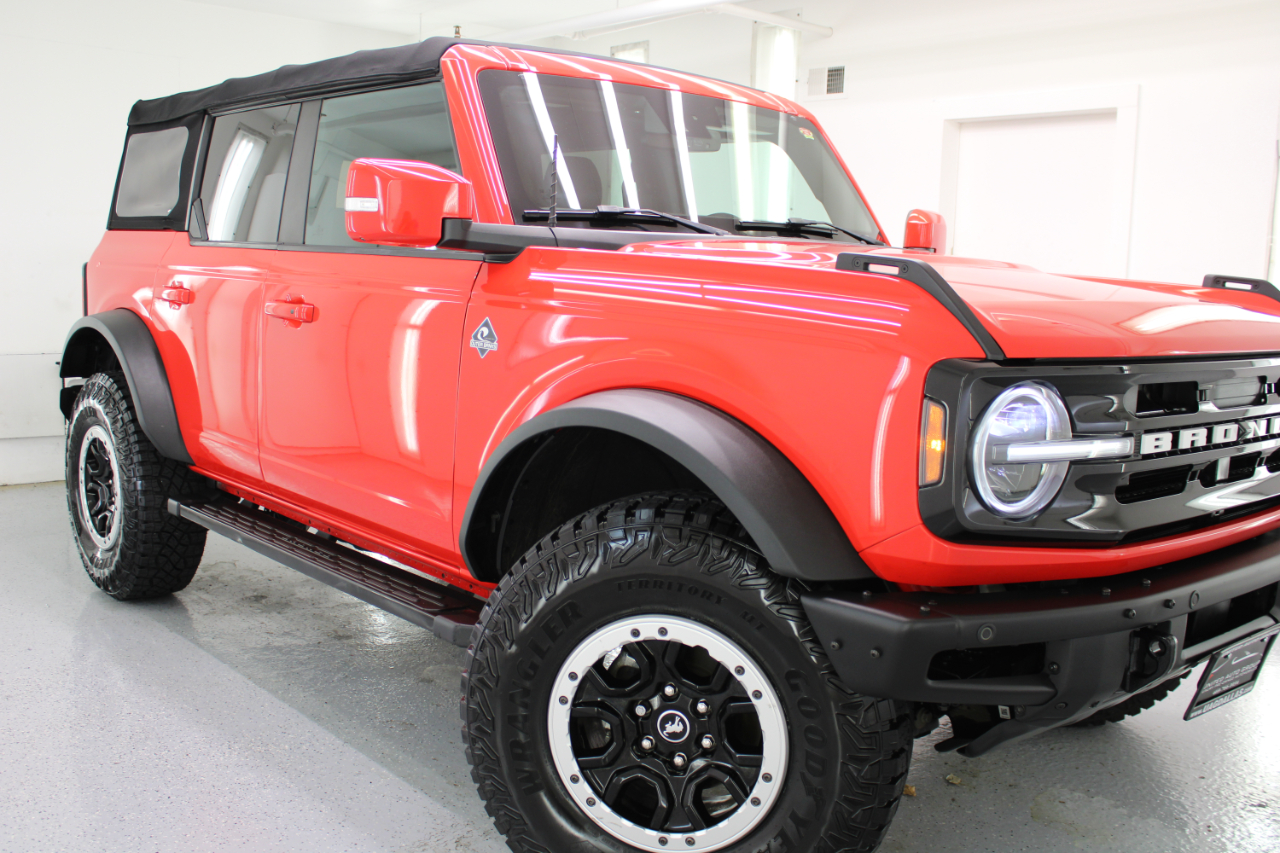2021 Ford Bronco Outer Banks photo 13