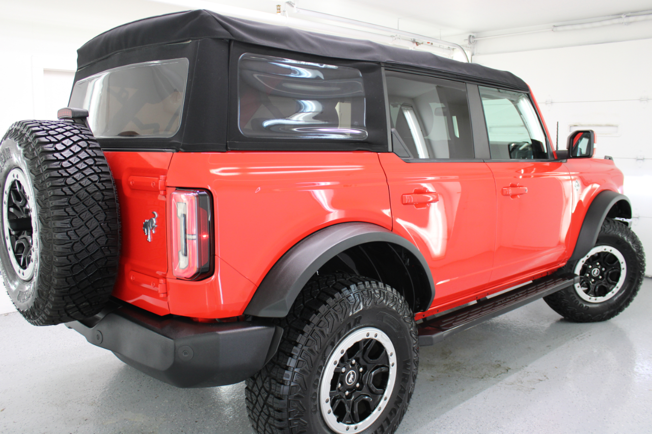 2021 Ford Bronco Outer Banks photo 14