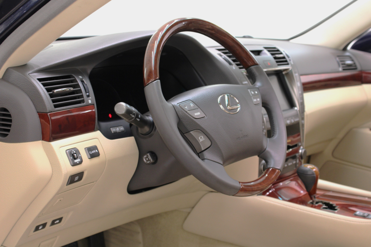 2008 Lexus LS 460 photo 30