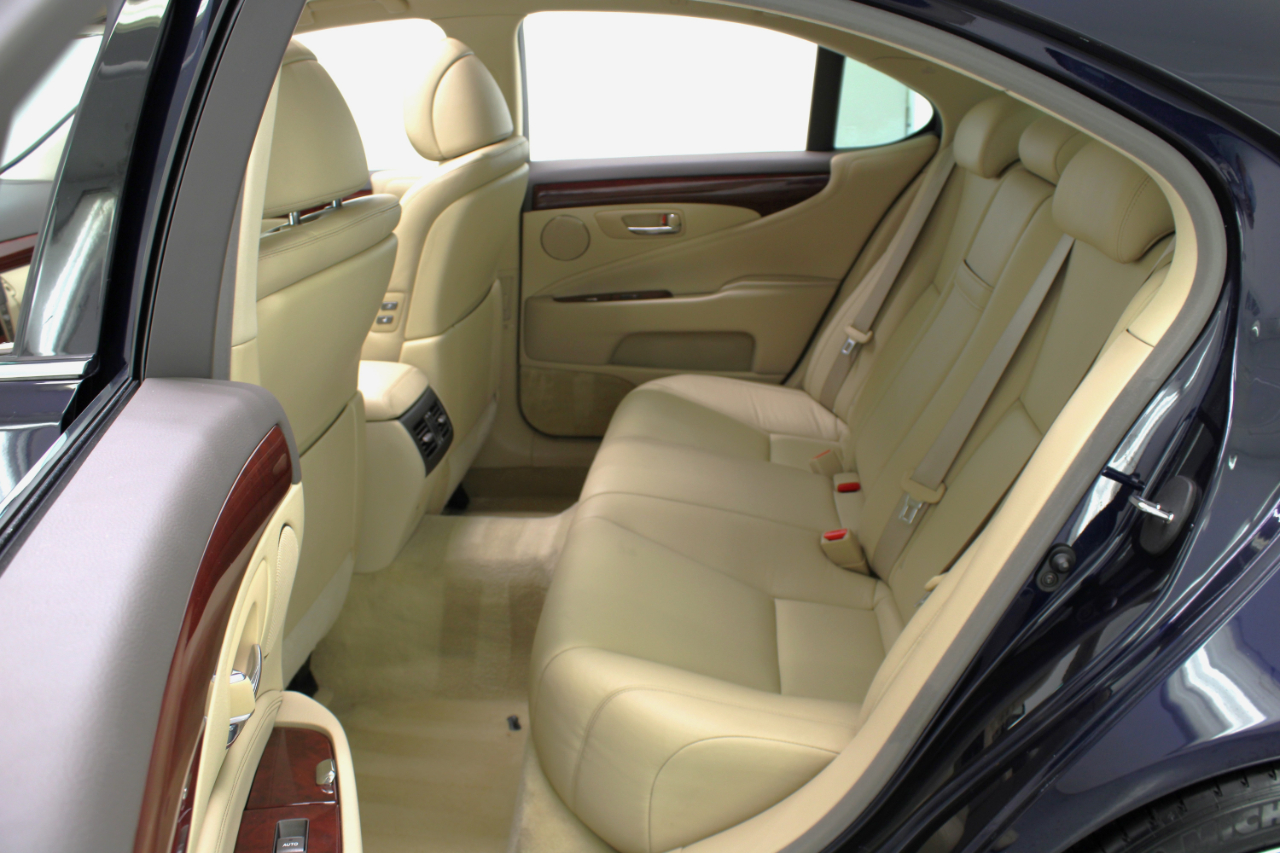 2008 Lexus LS 460 photo 36