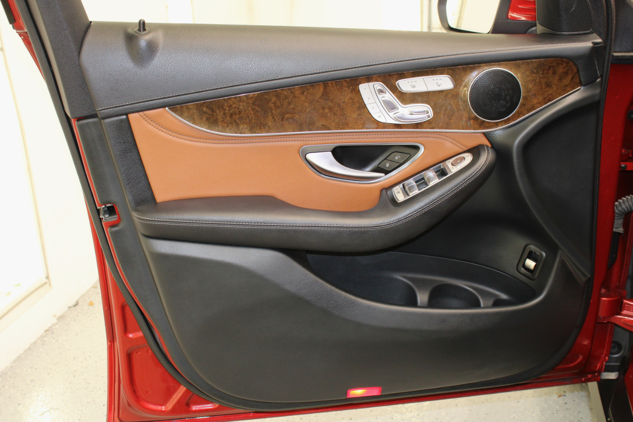 Mercedes-Benz GLC GLC 300 4MATIC Coupe 2018 Mercedes-Benz GLC GLC 300 4MATIC Coupe 2018