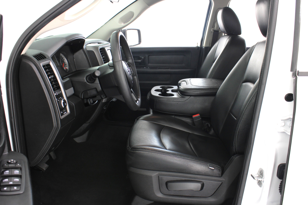 RAM 1500 Classic Tradesman 4x4 Crew Cab 5'7" Box 2019