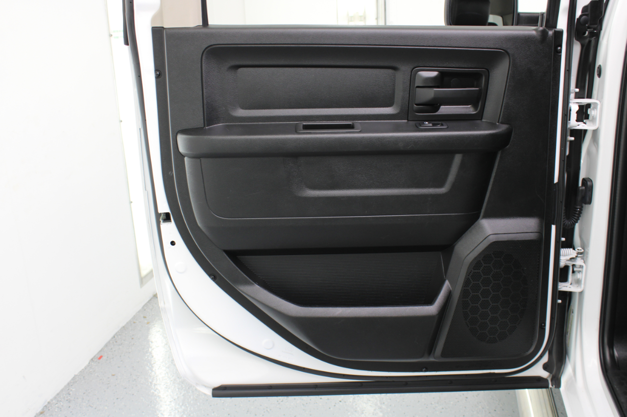 RAM 1500 Classic Tradesman 4x4 Crew Cab 5'7" Box 2019