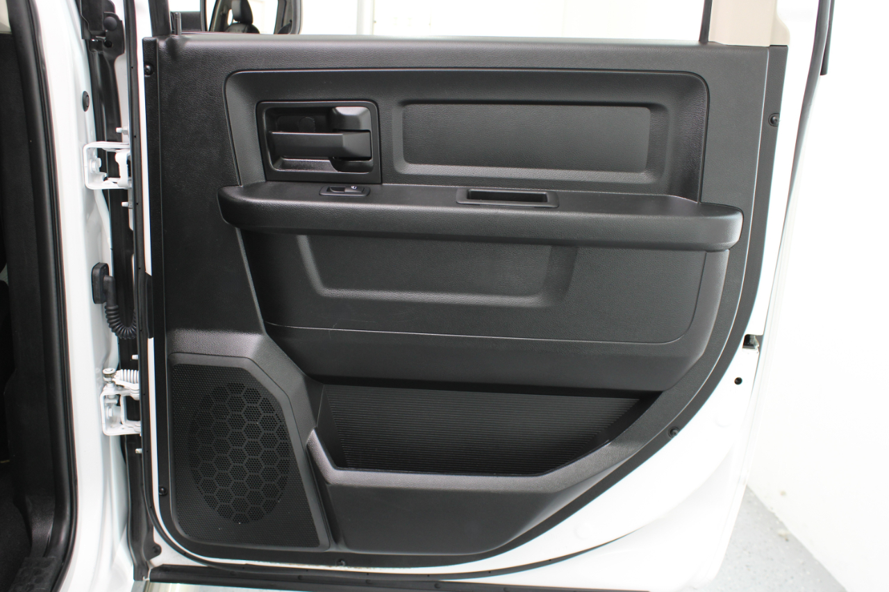 RAM 1500 Classic Tradesman 4x4 Crew Cab 5'7" Box 2019