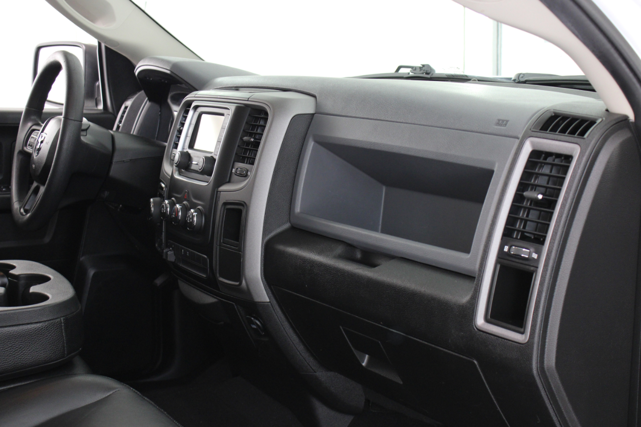 RAM 1500 Classic Tradesman 4x4 Crew Cab 5'7" Box 2019