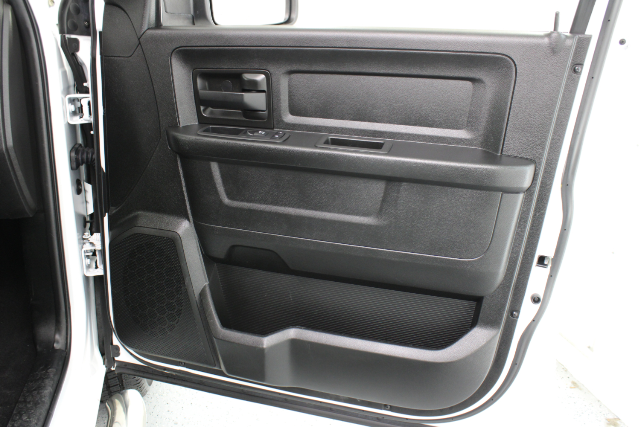 RAM 1500 Classic Tradesman 4x4 Crew Cab 5'7" Box 2019