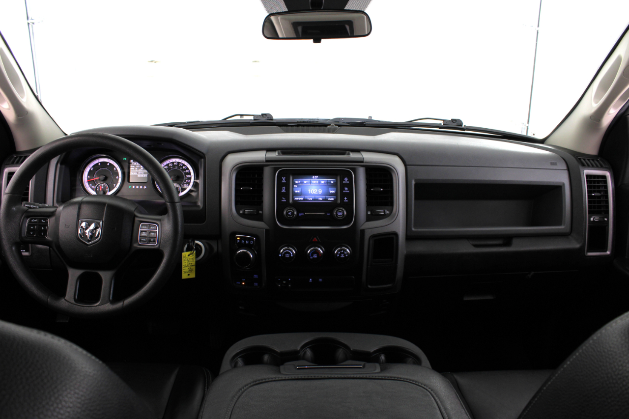 RAM 1500 Classic Tradesman 4x4 Crew Cab 5'7" Box 2019