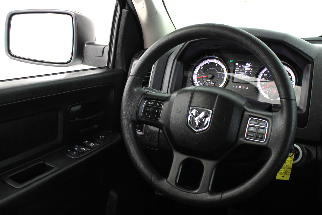 RAM 1500 Classic Tradesman 4x4 Crew Cab 5'7" Box 2019