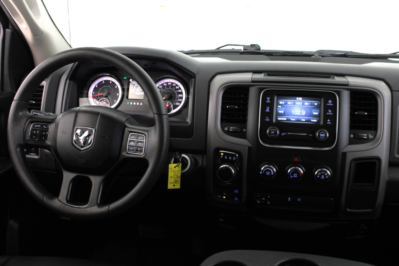 RAM 1500 Classic Tradesman 4x4 Crew Cab 5'7" Box 2019