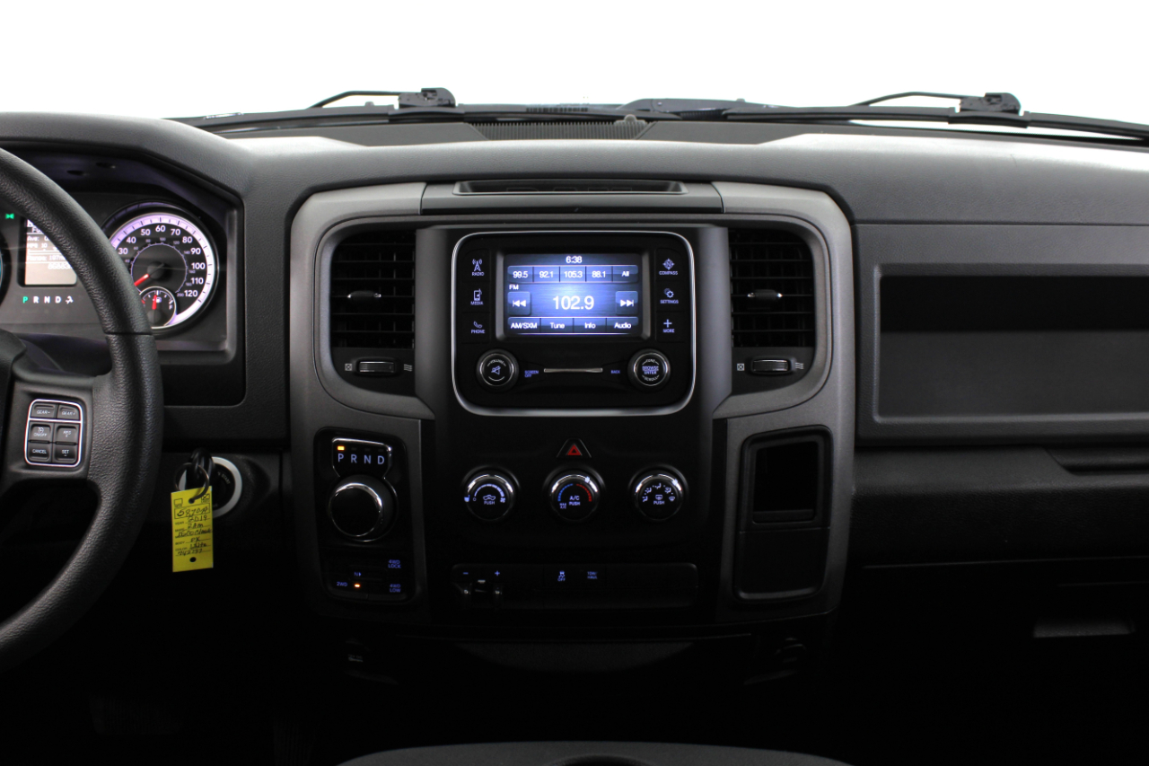 RAM 1500 Classic Tradesman 4x4 Crew Cab 5'7" Box 2019