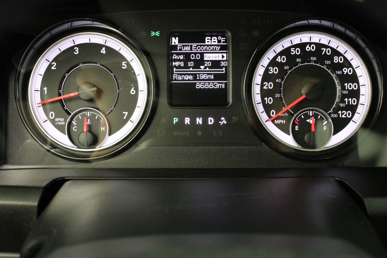 RAM 1500 Classic Tradesman 4x4 Crew Cab 5'7" Box 2019