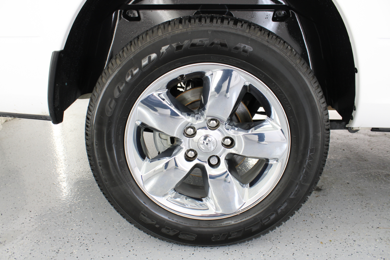 RAM 1500 Classic Tradesman 4x4 Crew Cab 5'7" Box 2019