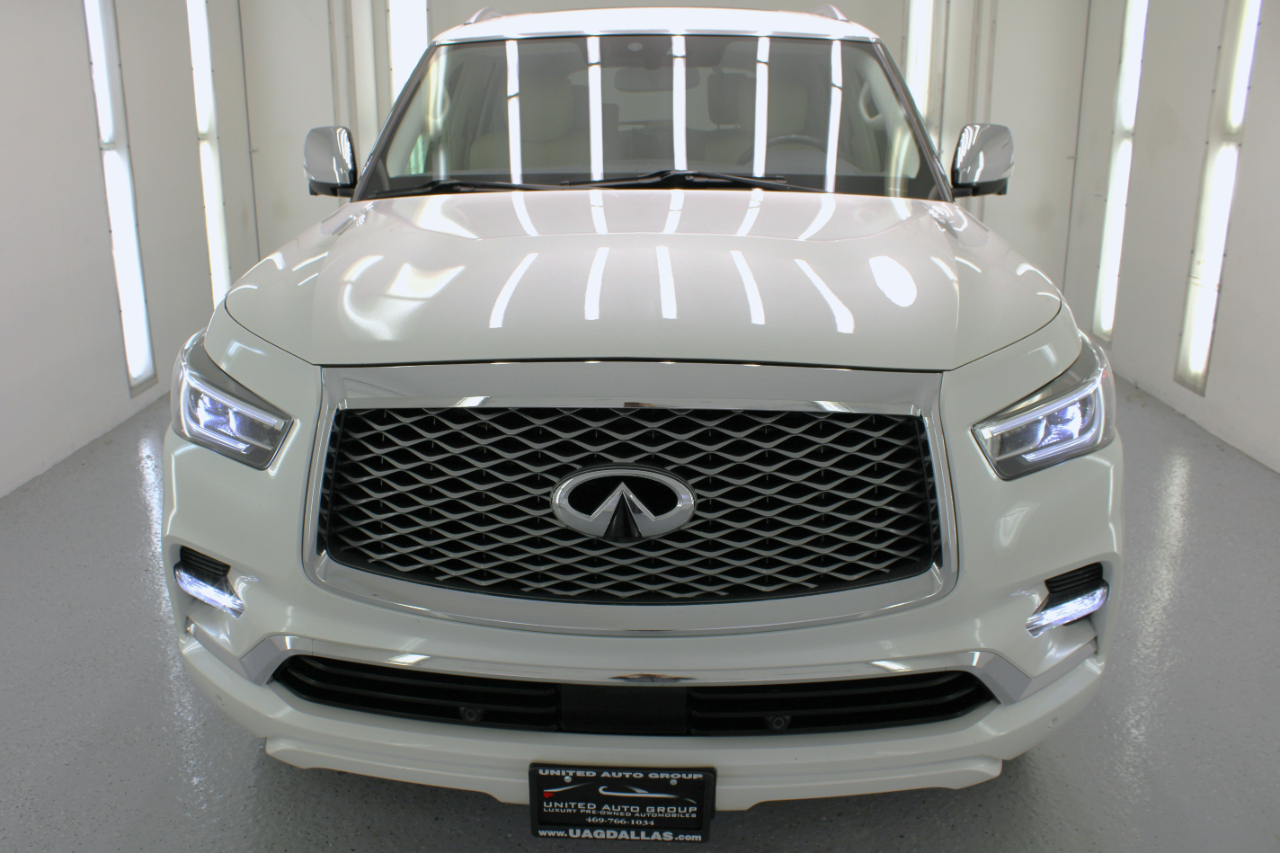 2019 Infiniti QX80 Luxe photo 2