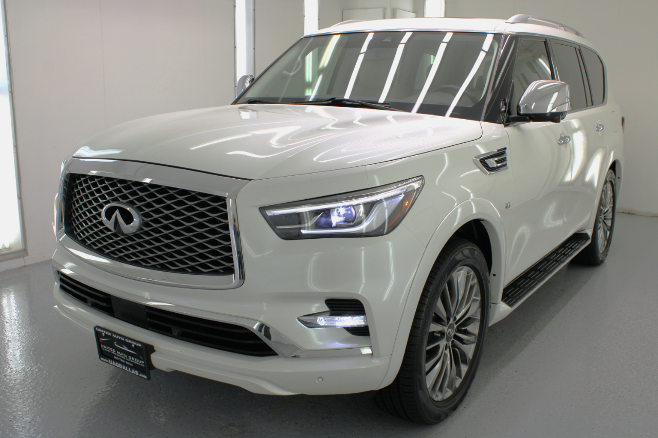 2019 Infiniti QX80 Luxe photo 3