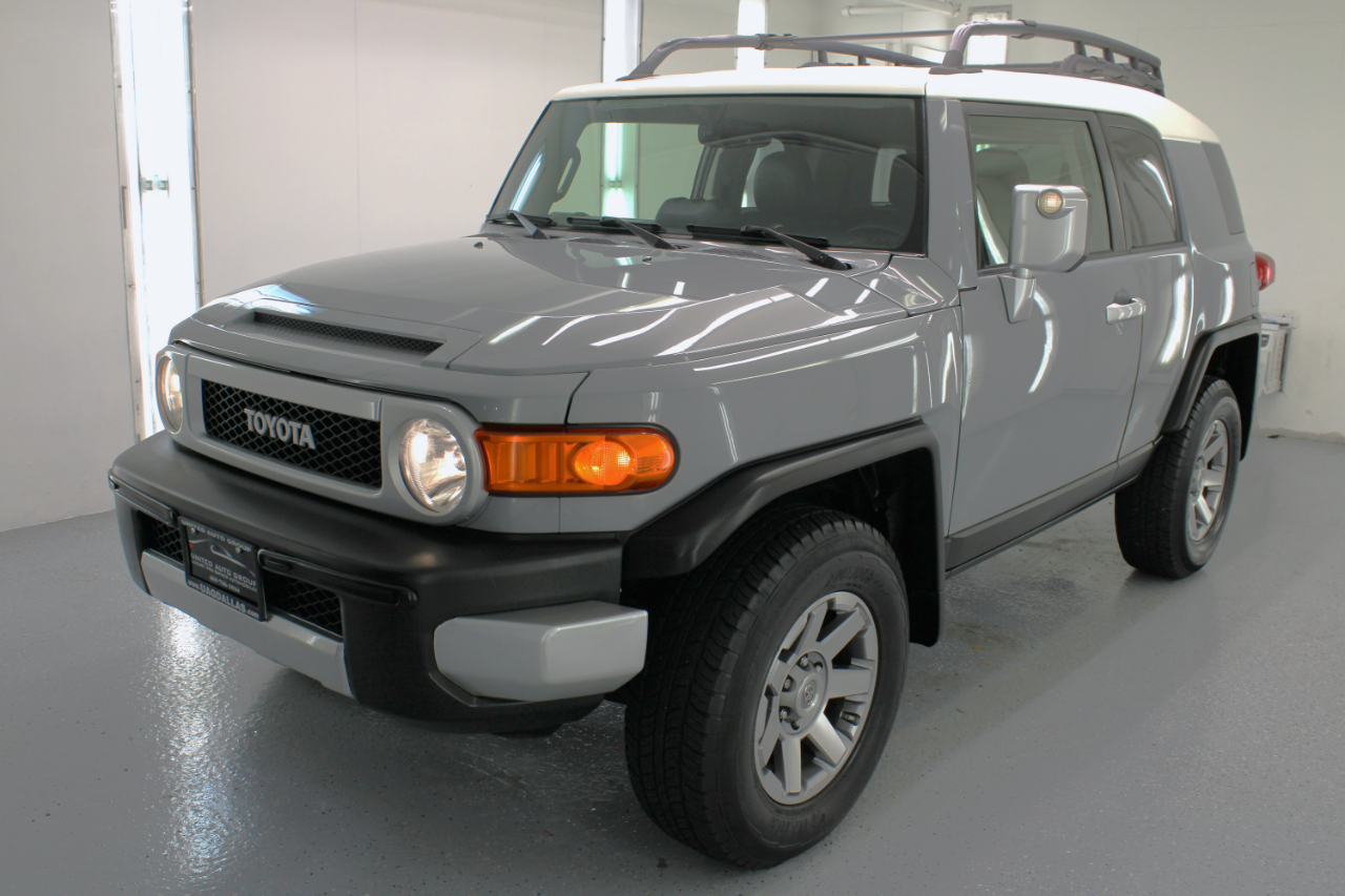 2014 Toyota FJ Cruiser Base photo 4
