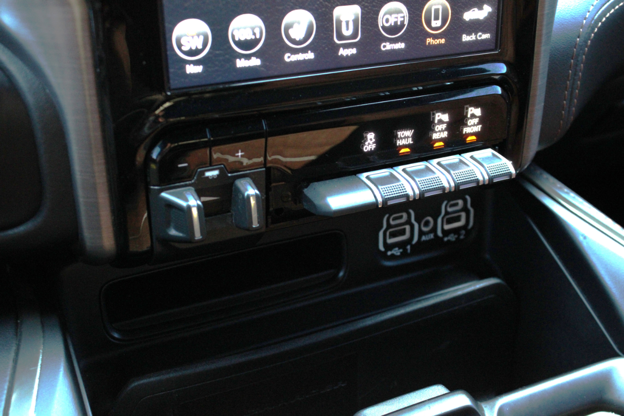 RAM 1500 Longhorn 4x4 Crew Cab 5'7" Box *Ltd Avail* 2021