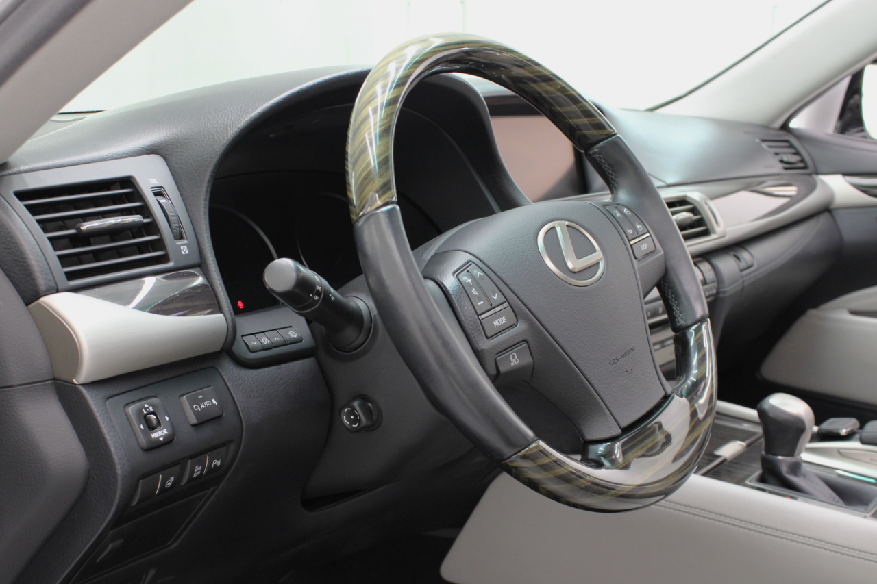 Lexus LS 460 4dr Sdn RWD 2016