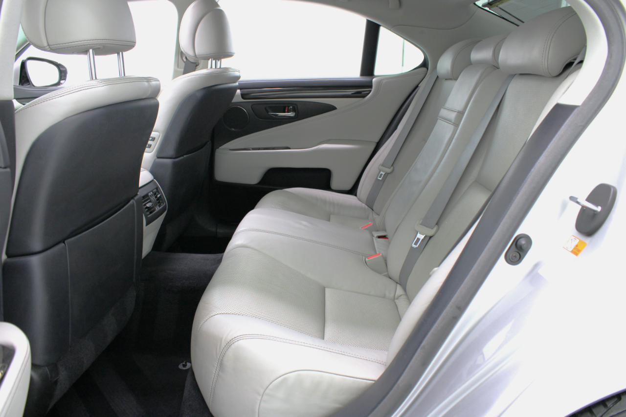 Lexus LS 460 4dr Sdn RWD 2016