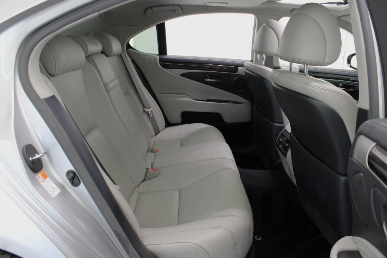 Lexus LS 460 4dr Sdn RWD 2016