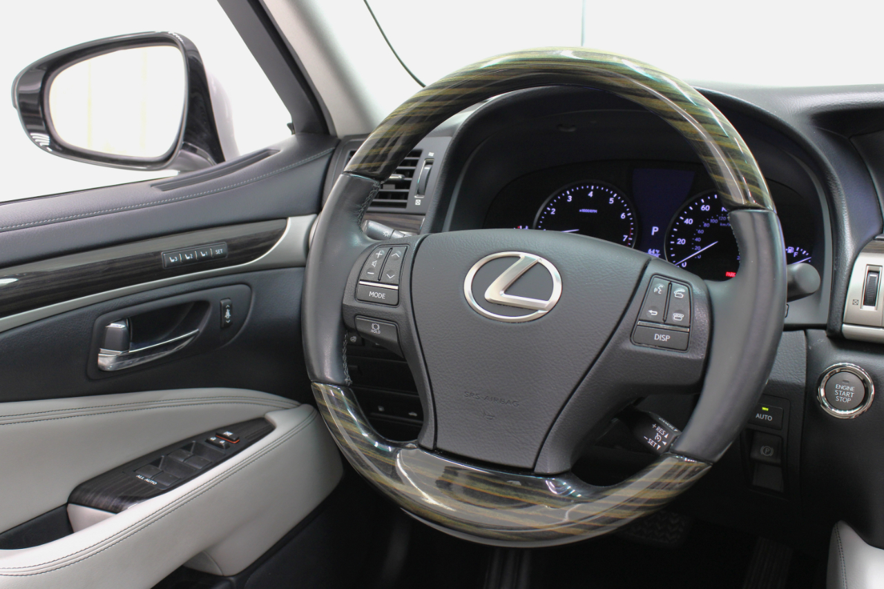 Lexus LS 460 4dr Sdn RWD 2016