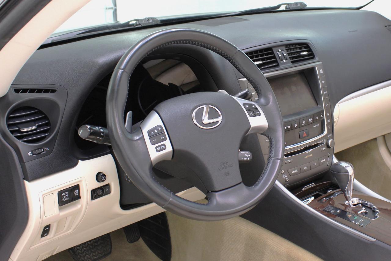 Lexus IS 250C 2dr Conv Auto 2011