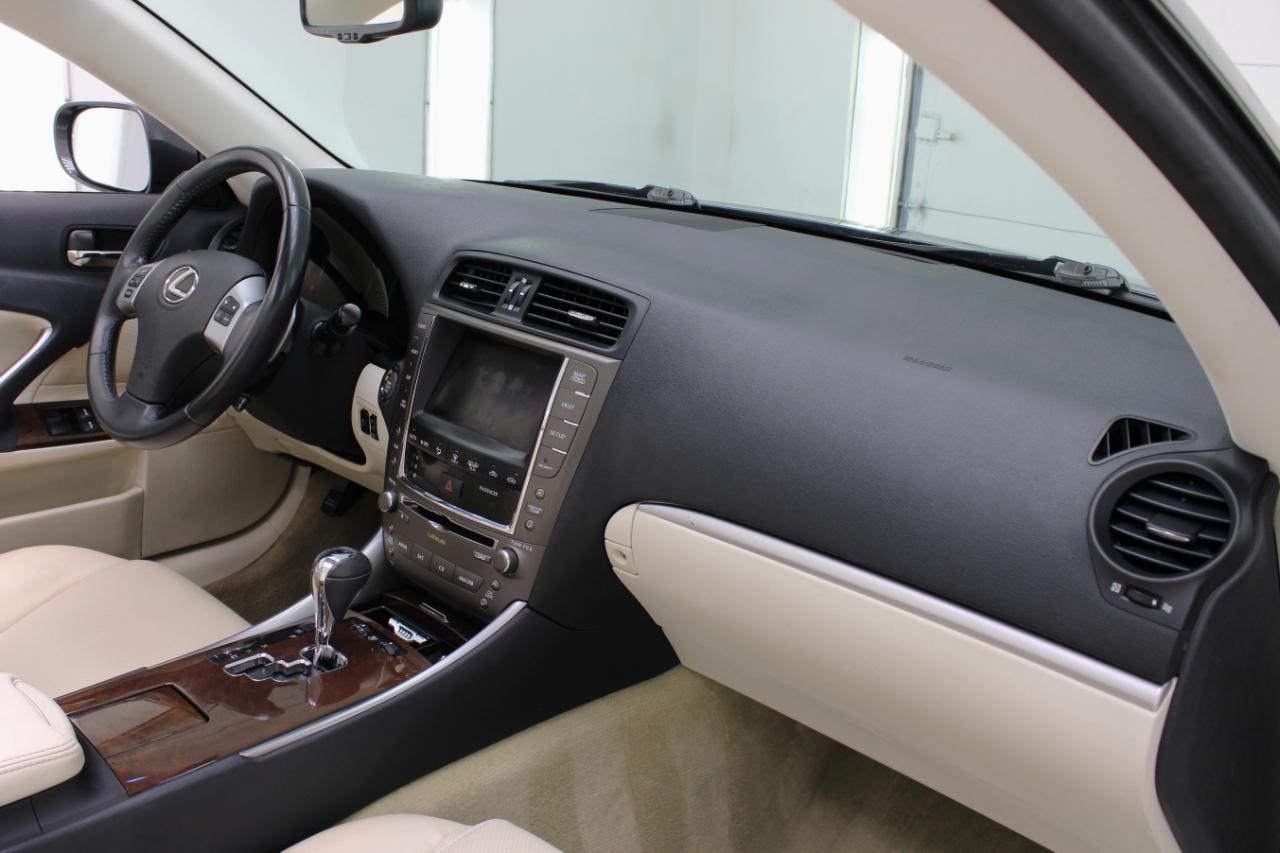 Lexus IS 250C 2dr Conv Auto 2011