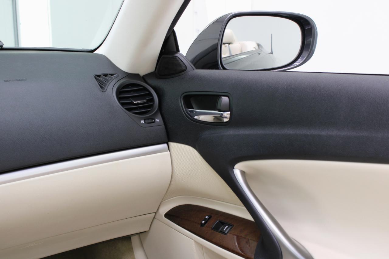 Lexus IS 250C 2dr Conv Auto 2011