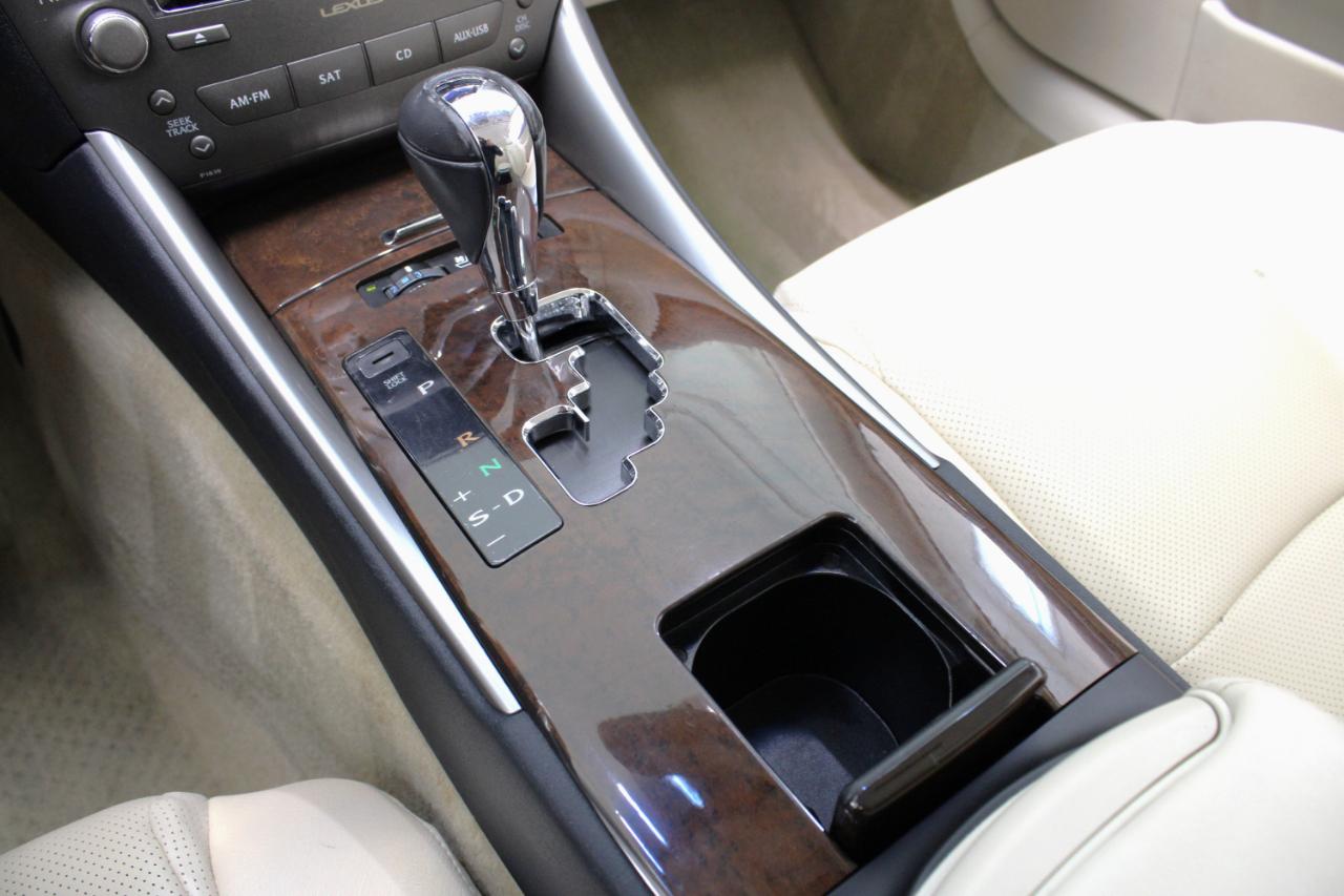 Lexus IS 250C 2dr Conv Auto 2011