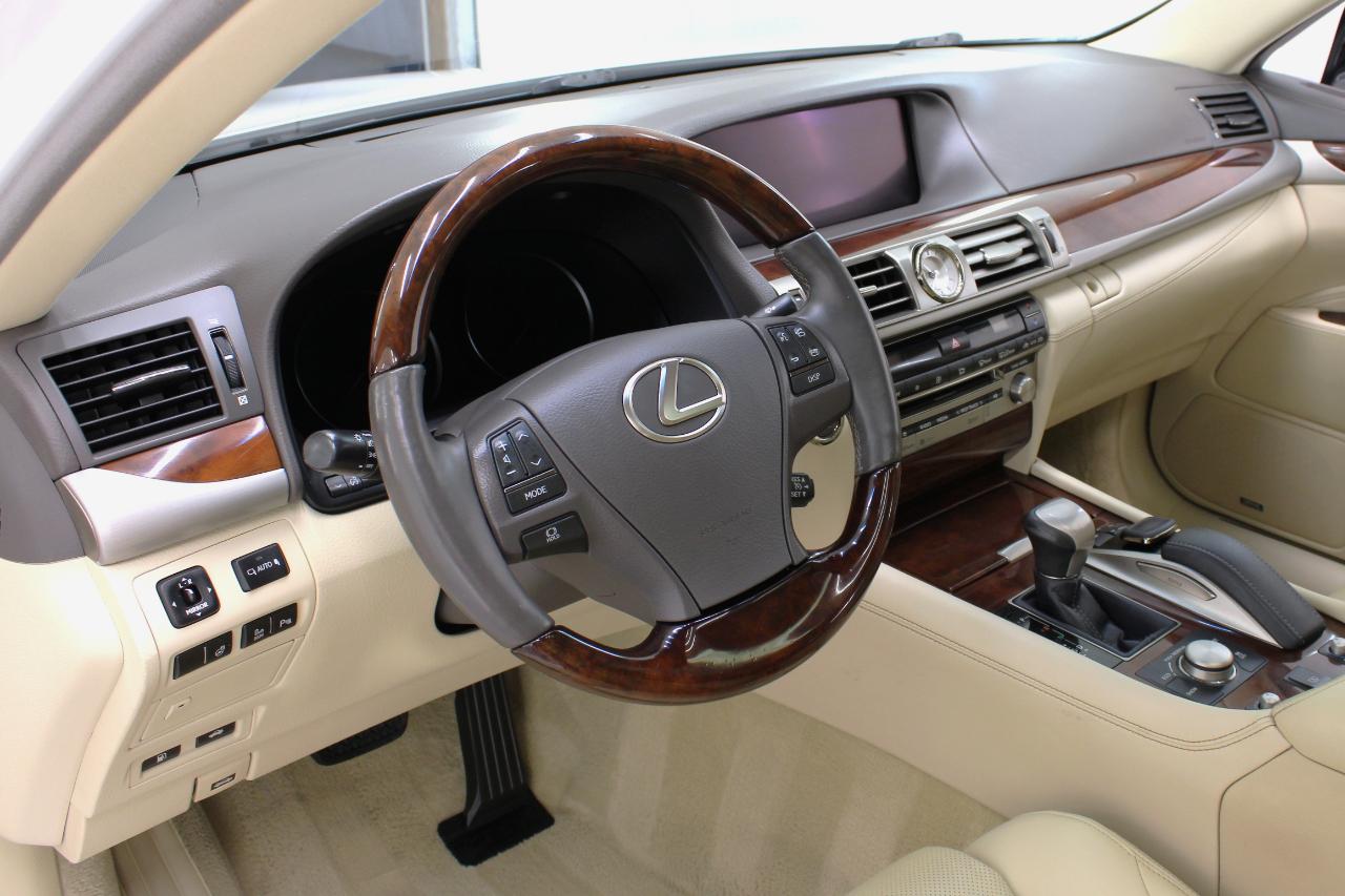 Lexus LS 460 4dr Sdn RWD 2016