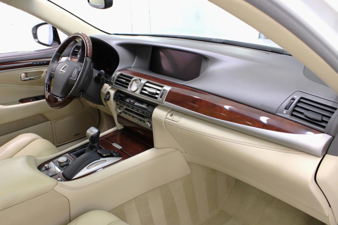 Lexus LS 460 4dr Sdn RWD 2016