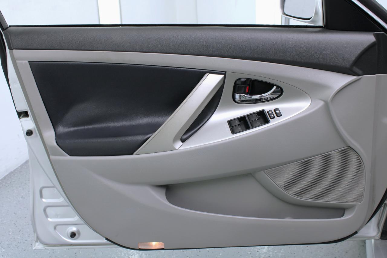 Toyota Camry 4dr Sdn I4 Auto SE (Natl) 2010