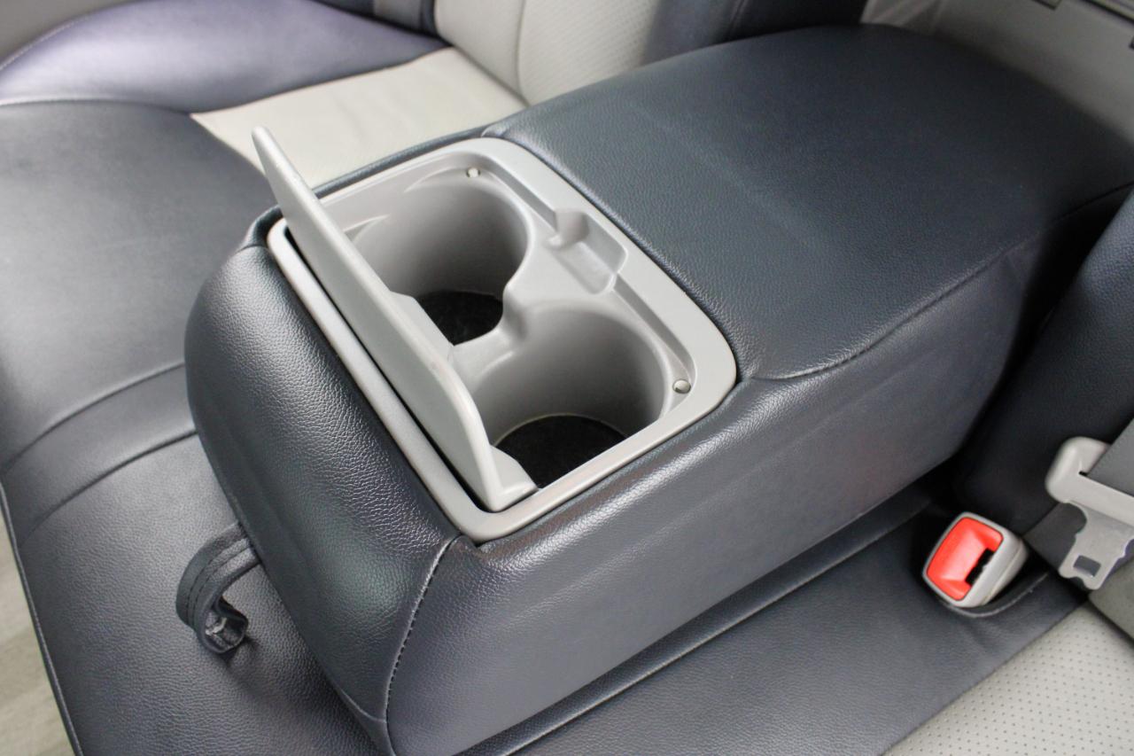 Toyota Camry 4dr Sdn I4 Auto SE (Natl) 2010