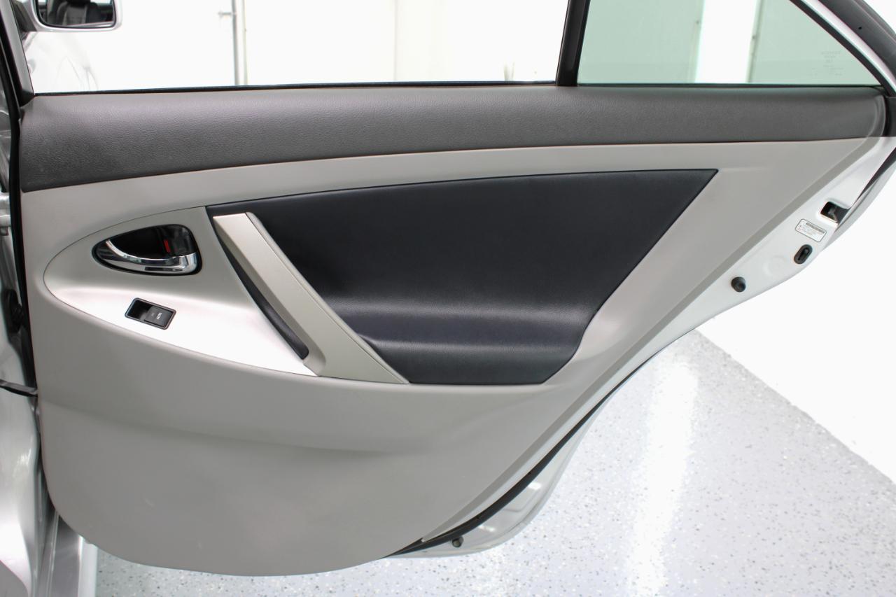 Toyota Camry 4dr Sdn I4 Auto SE (Natl) 2010