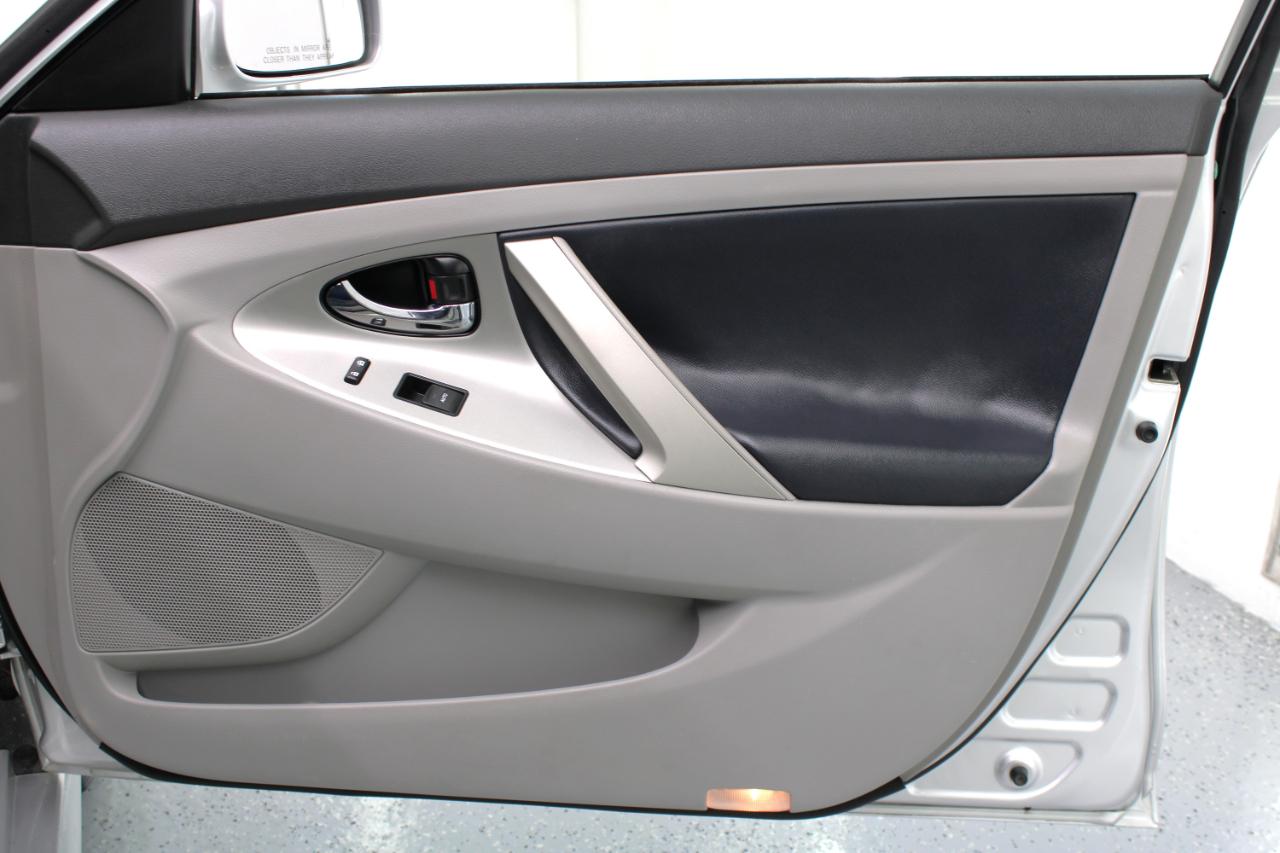 Toyota Camry 4dr Sdn I4 Auto SE (Natl) 2010