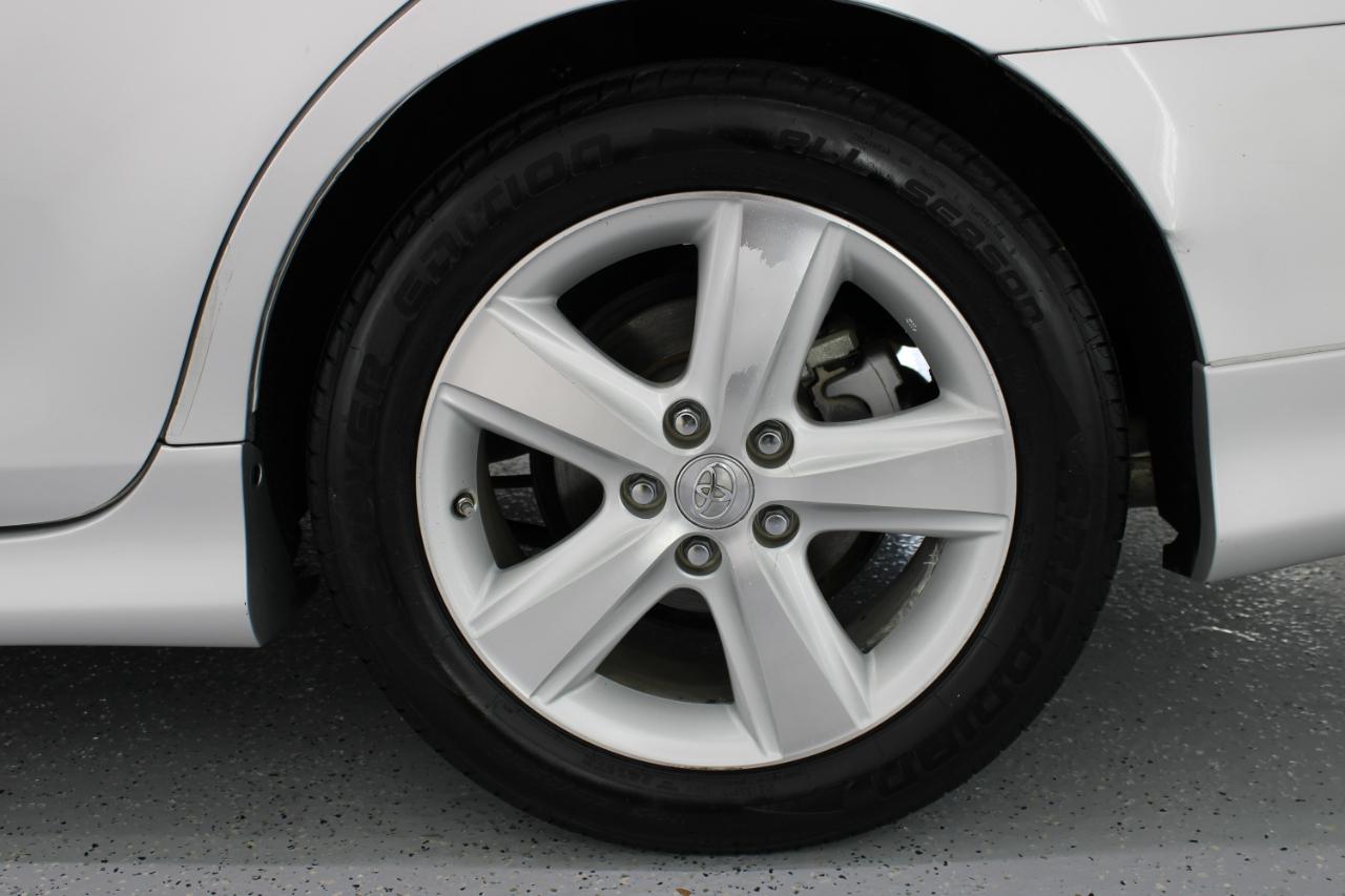 Toyota Camry 4dr Sdn I4 Auto SE (Natl) 2010