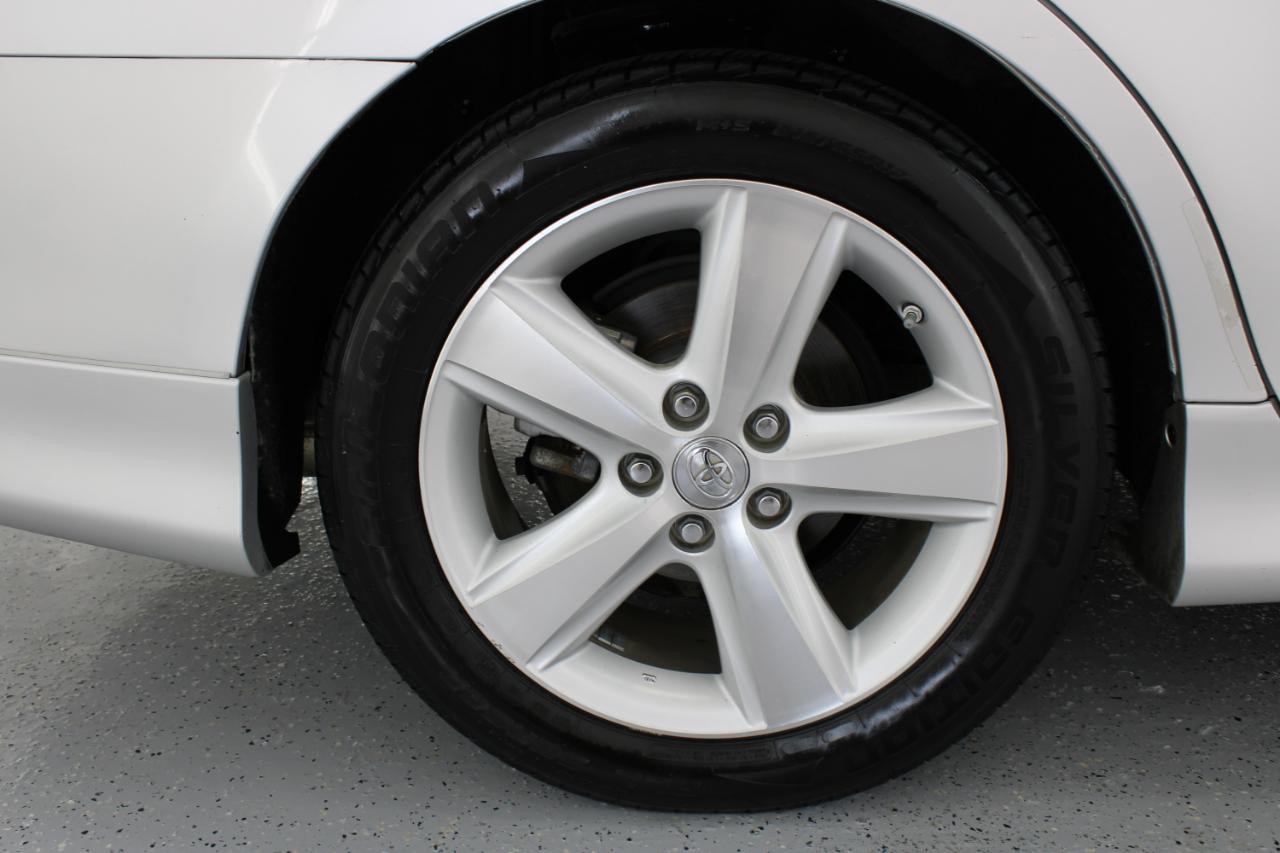 Toyota Camry 4dr Sdn I4 Auto SE (Natl) 2010