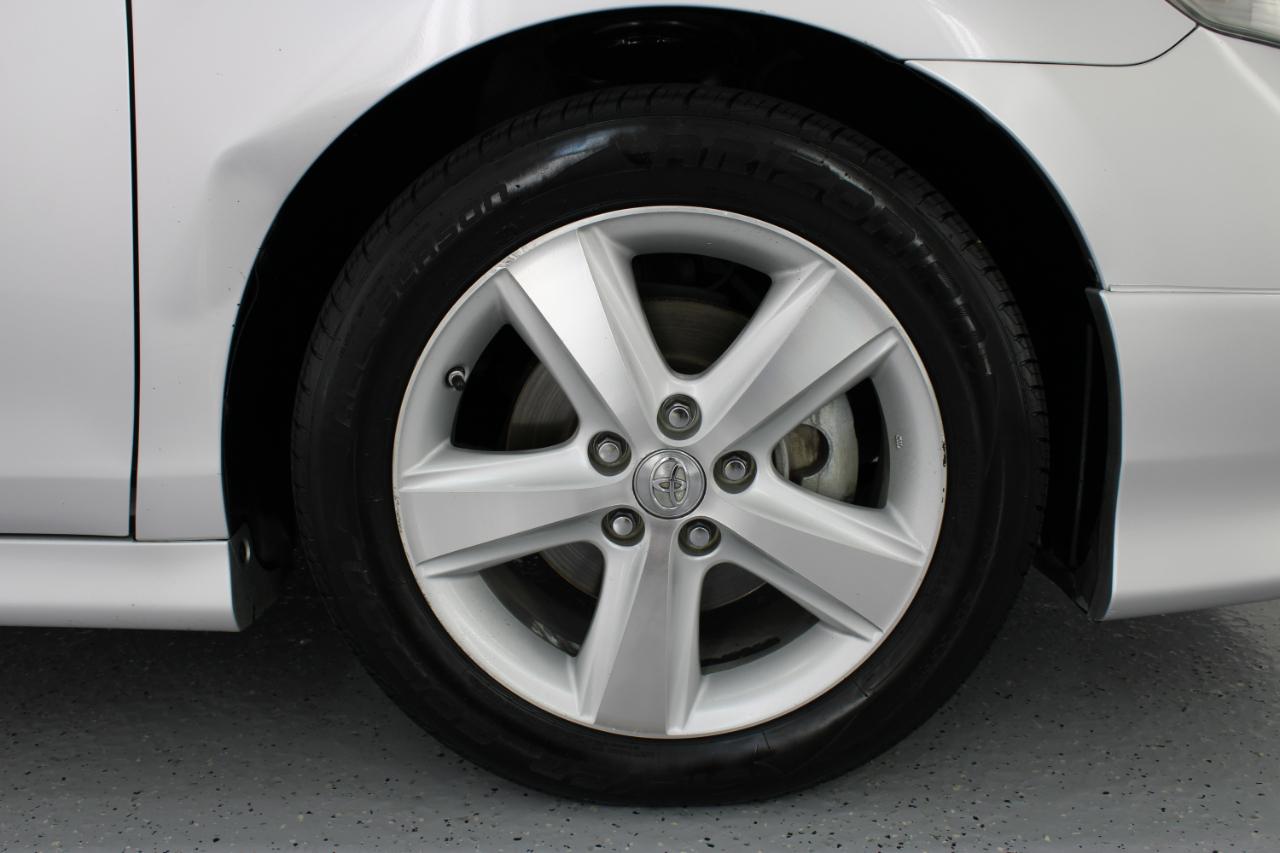 Toyota Camry 4dr Sdn I4 Auto SE (Natl) 2010