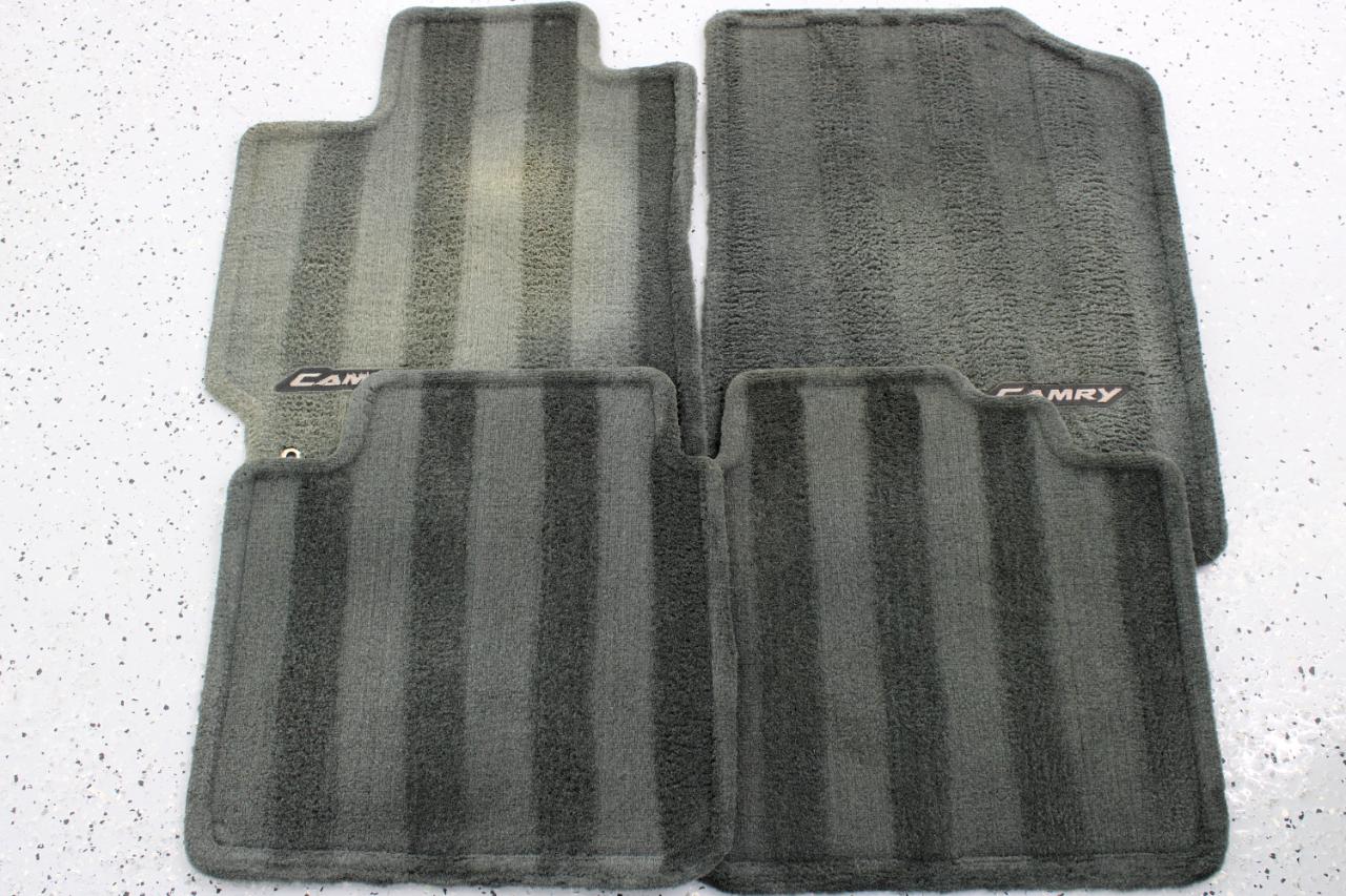 Toyota Camry 4dr Sdn I4 Auto SE (Natl) 2010