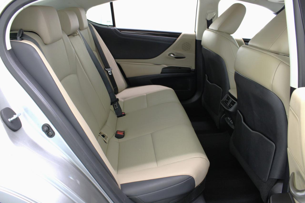 Lexus ES 300h Premium 2019