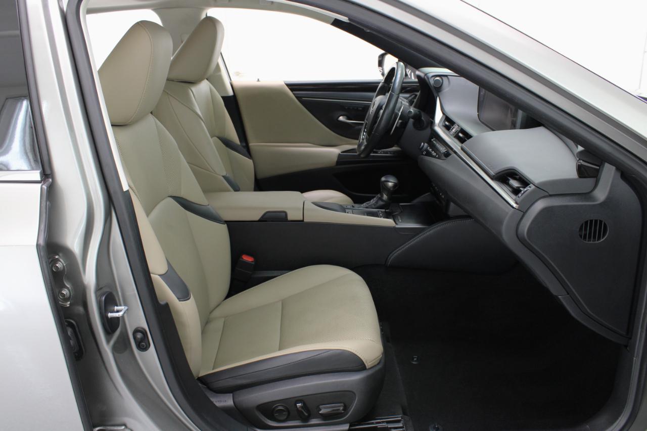 Lexus ES 300h Premium 2019
