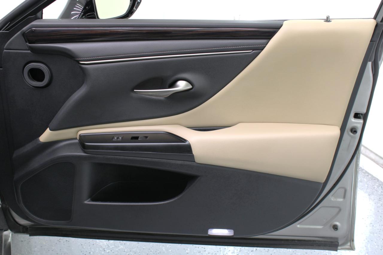 Lexus ES 300h Premium 2019