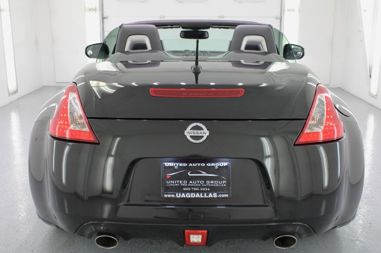 Nissan 370Z 2dr Roadster Auto Touring 2010