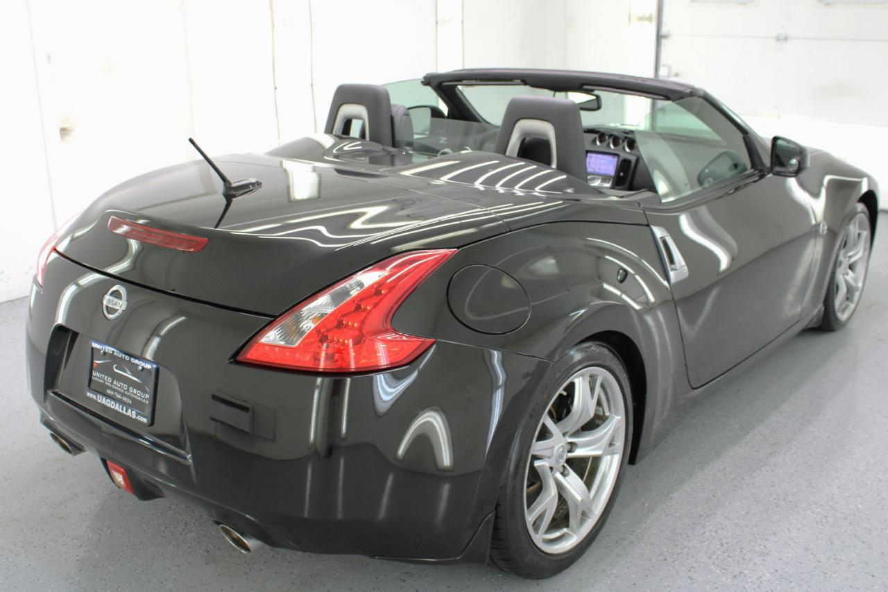 Nissan 370Z 2dr Roadster Auto Touring 2010